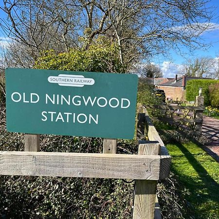 Old Ningwood Station Bed & Breakfast, Ningwood, Isle Of Wight Po41 0Tg Brook  Εξωτερικό φωτογραφία