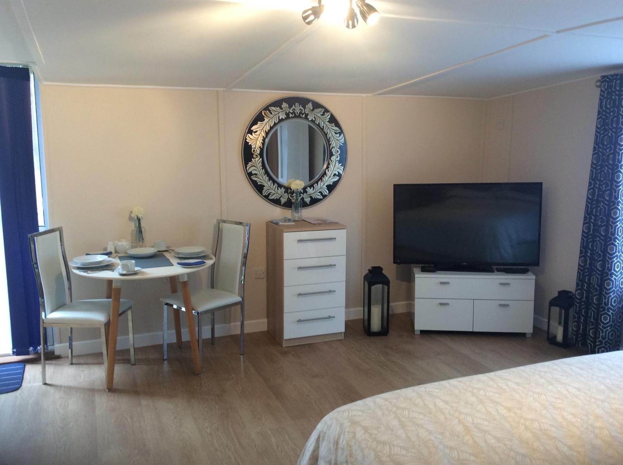 Old Ningwood Station Bed & Breakfast, Ningwood, Isle Of Wight Po41 0Tg Brook  Εξωτερικό φωτογραφία